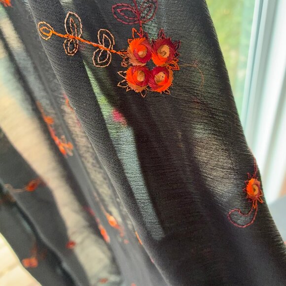 Fabric black embroidered semi sheer - Picture 3 of 4
